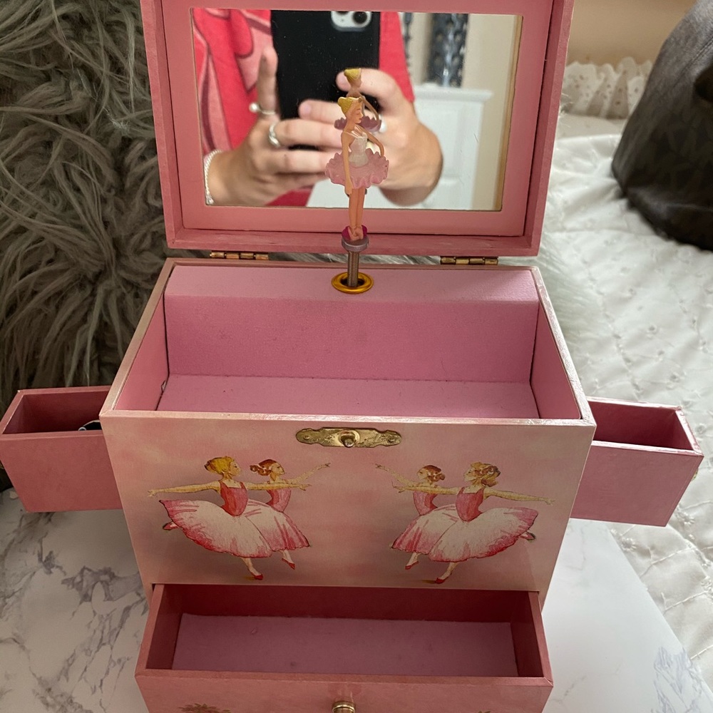 Music box and storage for jewelry